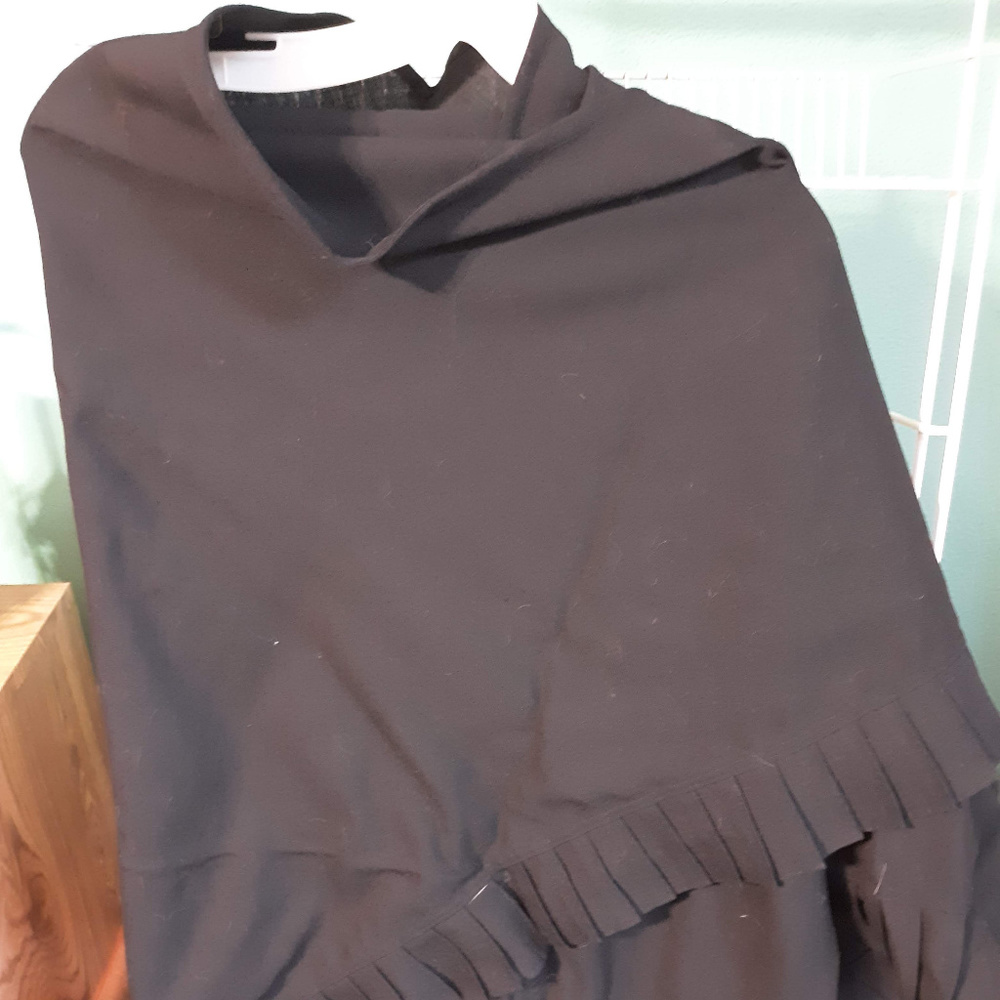 78X40 Jersey Triangle w Pleat Edge